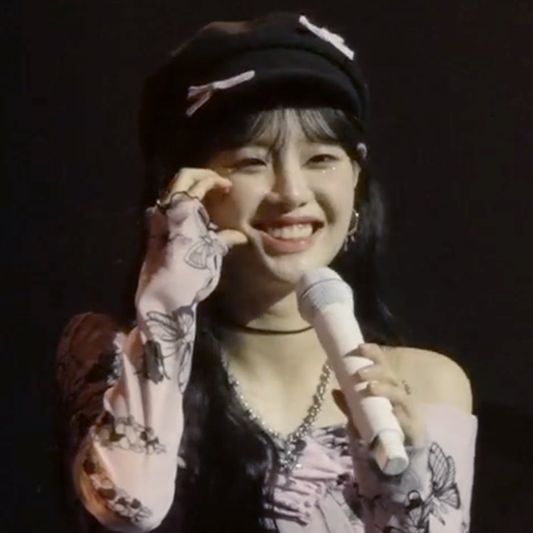 chuu pics tweet media