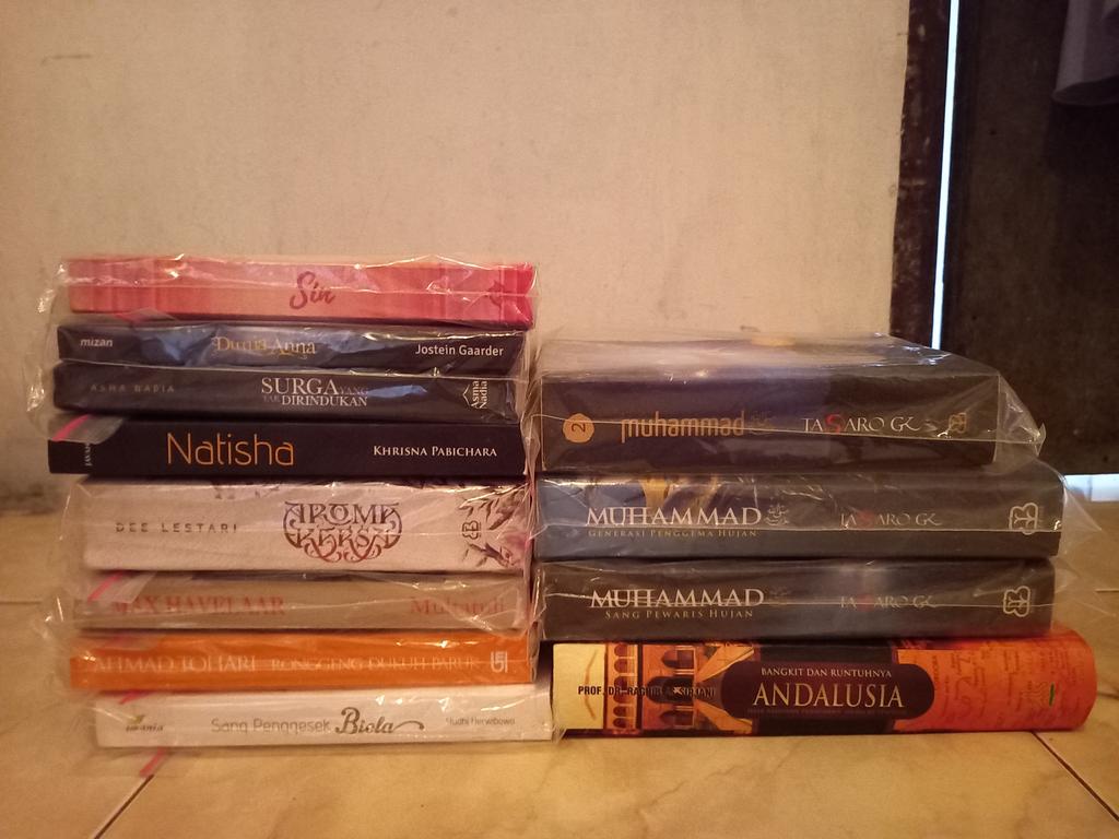 taaAfra's tweet image. -Utas Preloved Books-
Edisi mau ngurangin jumlah buku di rak
Pengiriman dari Banjarnegara Jawa Tengah
#prelovedbooks #booktwt #books