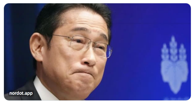 mas__yamazaki's tweet photo. 麻生政権の時と違うのは、支持率が下がれば「国民の信任を失った」として退陣、という当たり前の常識が日本社会から無くなったこと。

支持率がいくら下がっても権力は盤石。つまり今の日本政府の権力は、国民多数の信任に由来していない。

ごく一部の支配層が権力を牛耳る。https://t.co/WGTIxvF3K5 https://t.co/GAab7rNvIB