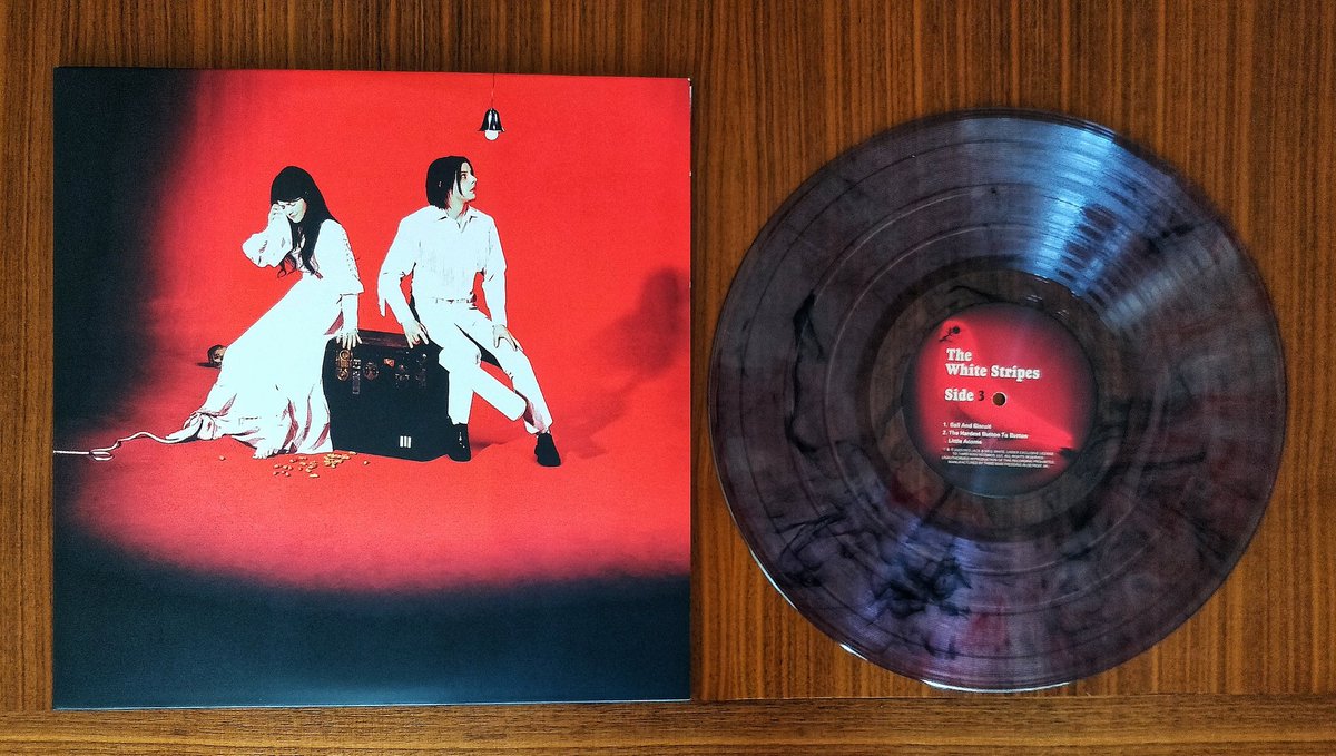 💥
#NowPlaying️ Elephant, the 4th studio album by the 🇺🇲 rock duo #TheWhiteStripes. It was released on Apr 1, 2003, through V2, XL, and #ThirdManrecords. 
#nowspinning #vinylrecords #vinylcollector #vinylcommunity #vinylcollection