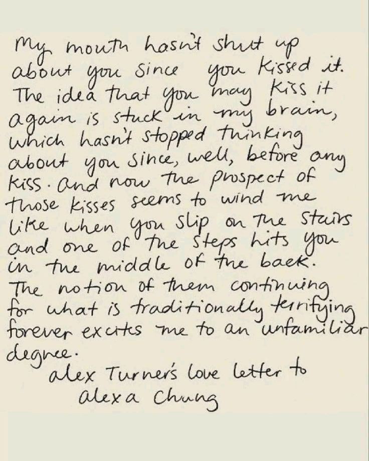 hoy es el cumpleaños de alexa chung la única mujer en el mundo que puede presumir que alex turner le dedico semejante disco y la carta que revivió el amor