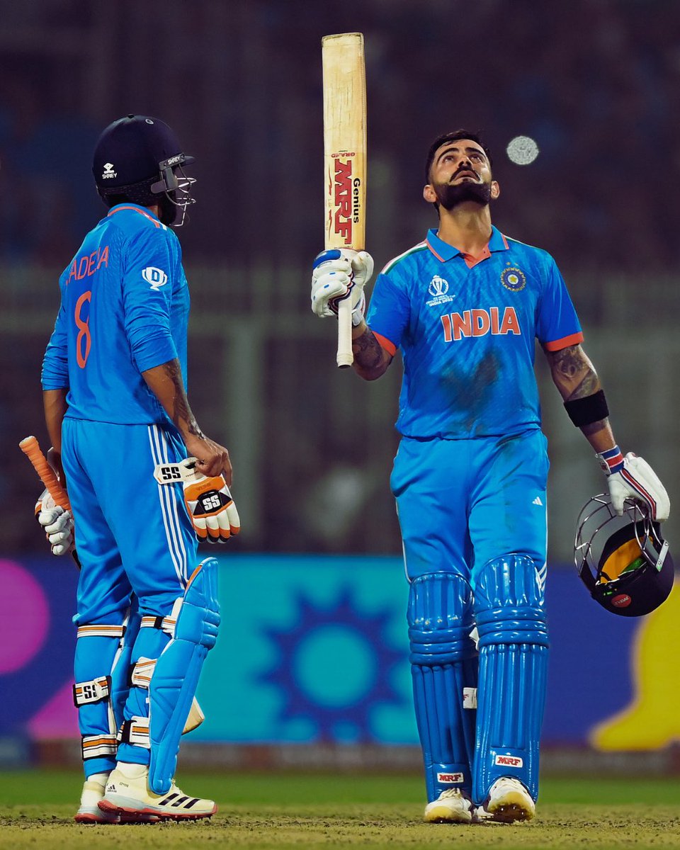 Shashi_kumarJ's tweet photo. 𝗛𝗨𝗡𝗗𝗥𝗘𝗗 in Kolkata for the Birthday Boy! 🎂🥳

From scoring his Maiden century in Kolkata to scoring his 4⃣9⃣th ODI Ton 👑💯

#TeamIndia | #CWC23 | #MenInBlue | #INDvSA https://t.co/jsqQmHFxIK