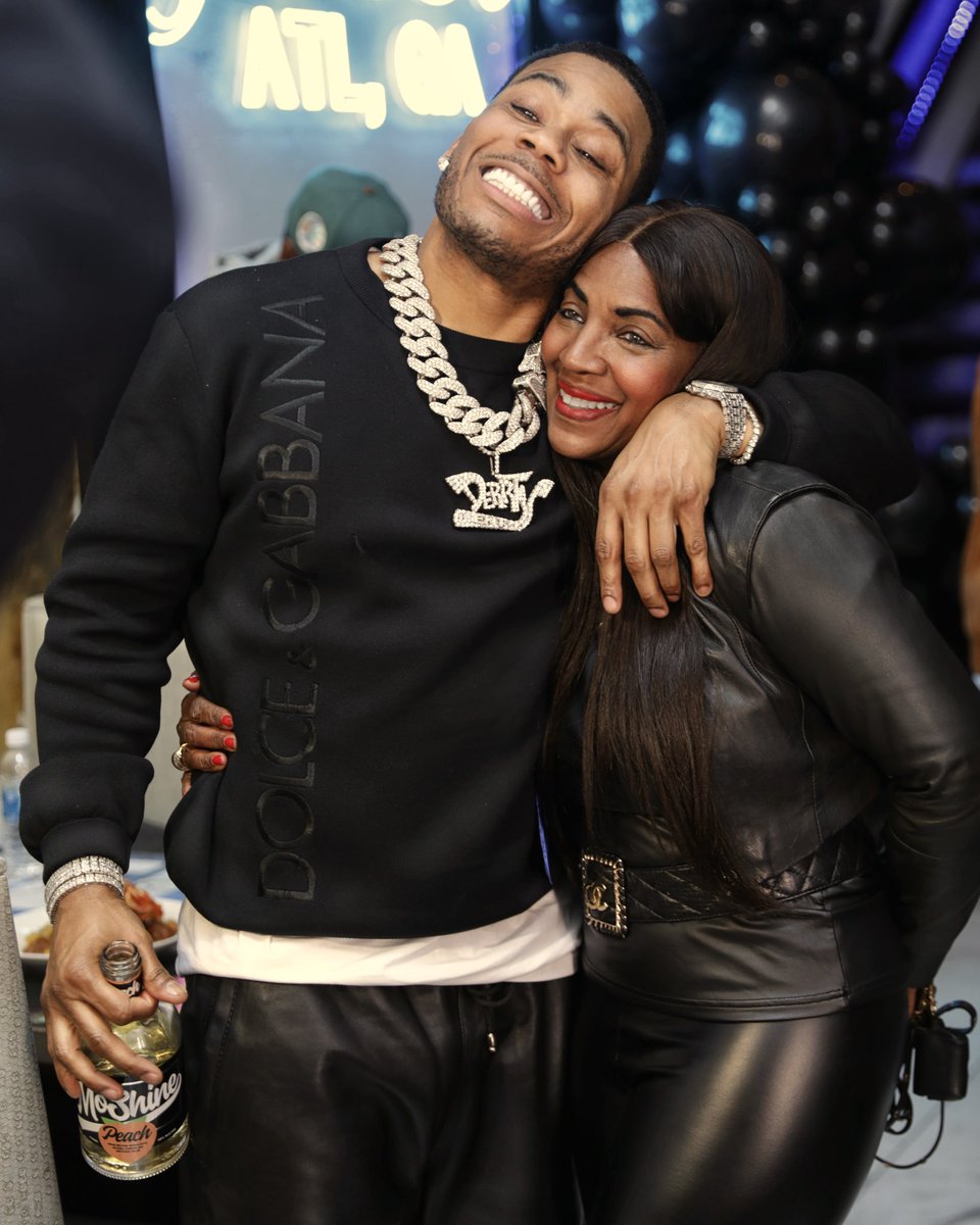 NewNorthWill's tweet photo. #Nelly &amp; @ashanti @ Frost Bistro &amp; Bar 🎬🎥 https://t.co/jDOOeb8DBe
