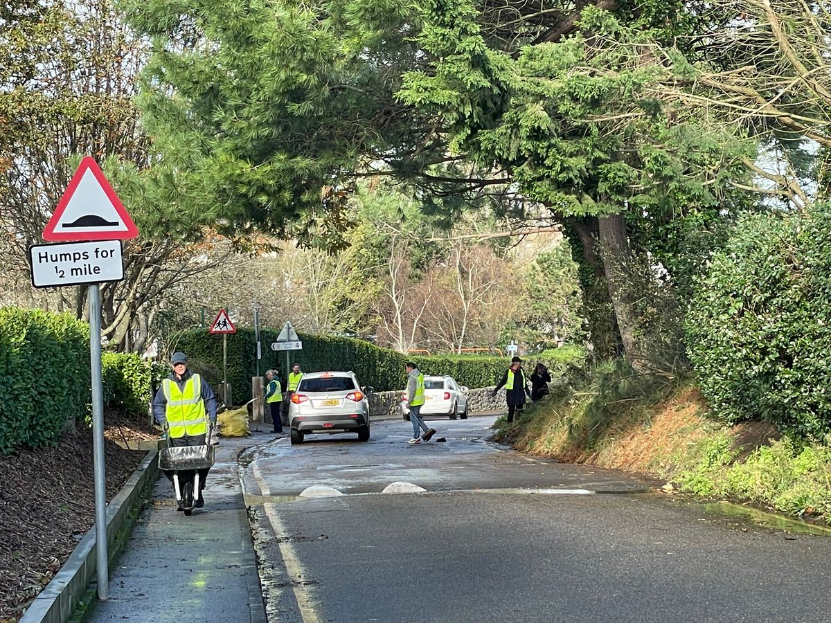 drhelenmiles's tweet photo. Thank you to the volunteers who worked hard sweeping Petite Route des Mielles and Elephant Park this morning after Storm Ciaran. And to the lady who stopped and brought us Heroes chocs.. Fabulous job by all #parishmatters #beautifulstbrelade #volunteering #ConnectingCommunities https://t.co/eWpjg9Sw9I