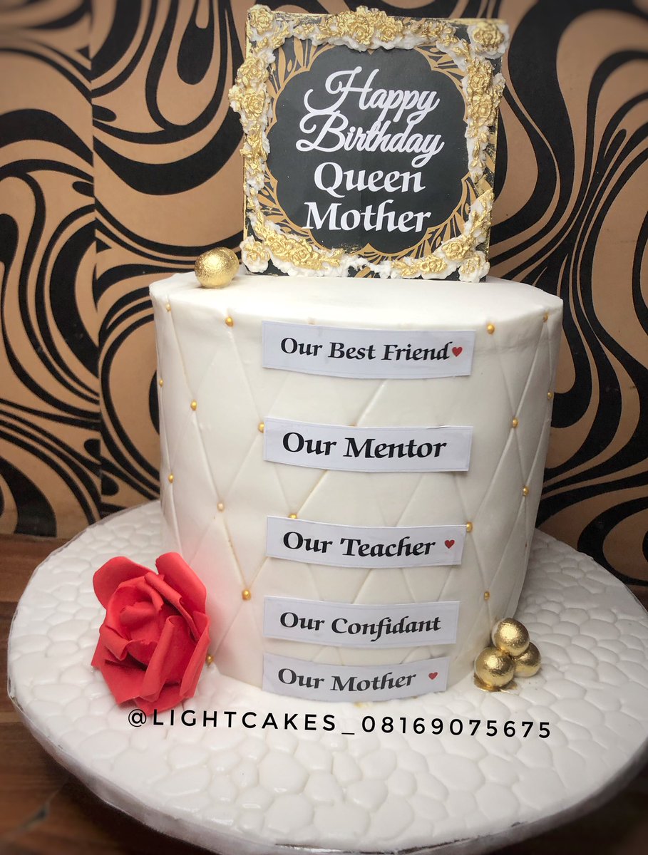 Lightcakes_'s tweet photo. We repeated this cake design in fondant.😘😘😘kindly click the link on the bio to place your order.
#akurehowfar #Mercy Chinwo #Moses Bliss #akurebaker https://t.co/kpBLYefKC5