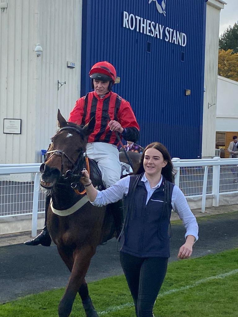JStephenRacing's tweet photo. And a fantastic return to form for Sputnik yesterday - finishing strongly to get 3rd. Delighted for the members of our racing club🥉 #smilesallround https://t.co/rL6YAHab10