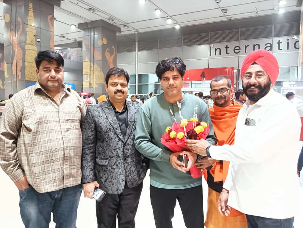 Mahender Singh Vohra (@vohramahender) on Twitter photo एआईसीसी माइनॉरिटी डिपार्टमेंट के चेयरमैन व सांसद इमरान प्रतापगढ़ी जी का ऑस्ट्रेलिया से आगमन पर दिल्ली एयरपोर्ट मे माइनॉरिटी डिपार्टमेंट के पदाधिकारियों द्वारा स्वागत किया गया
<a href="/ShayarImran/">Imran Pratapgarhi</a> एआईसीसी माइनॉरिटी डिपार्टमेंट के चेयरमैन व सांसद इमरान प्रतापगढ़ी जी का ऑस्ट्रेलिया से आगमन पर दिल्ली एयरपोर्ट मे माइनॉरिटी डिपार्टमेंट के पदाधिकारियों द्वारा स्वागत किया गया
<a href="/ShayarImran/">Imran Pratapgarhi</a>