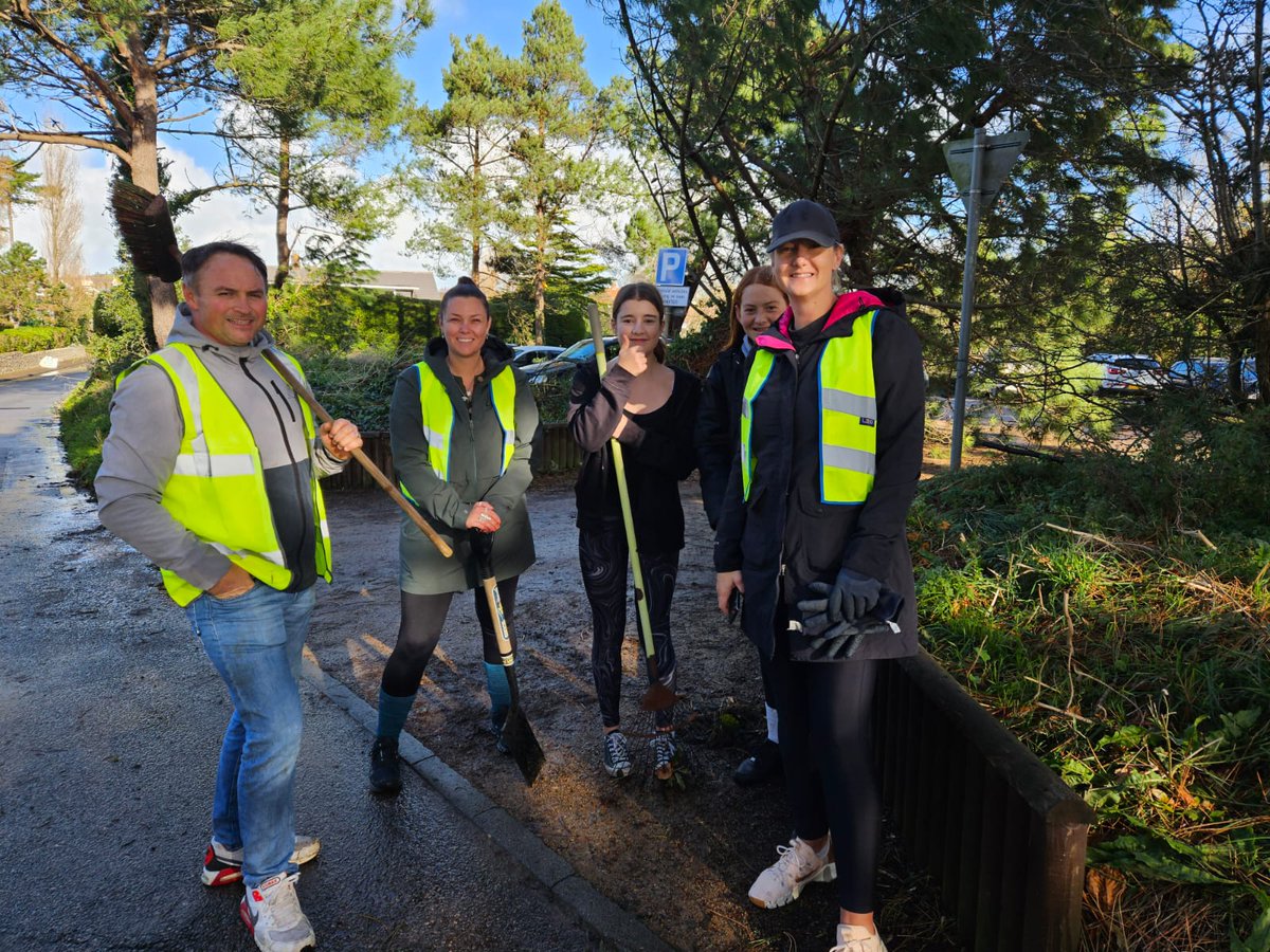 drhelenmiles's tweet photo. Thank you to the volunteers who worked hard sweeping Petite Route des Mielles and Elephant Park this morning after Storm Ciaran. And to the lady who stopped and brought us Heroes chocs.. Fabulous job by all #parishmatters #beautifulstbrelade #volunteering #ConnectingCommunities https://t.co/eWpjg9Sw9I