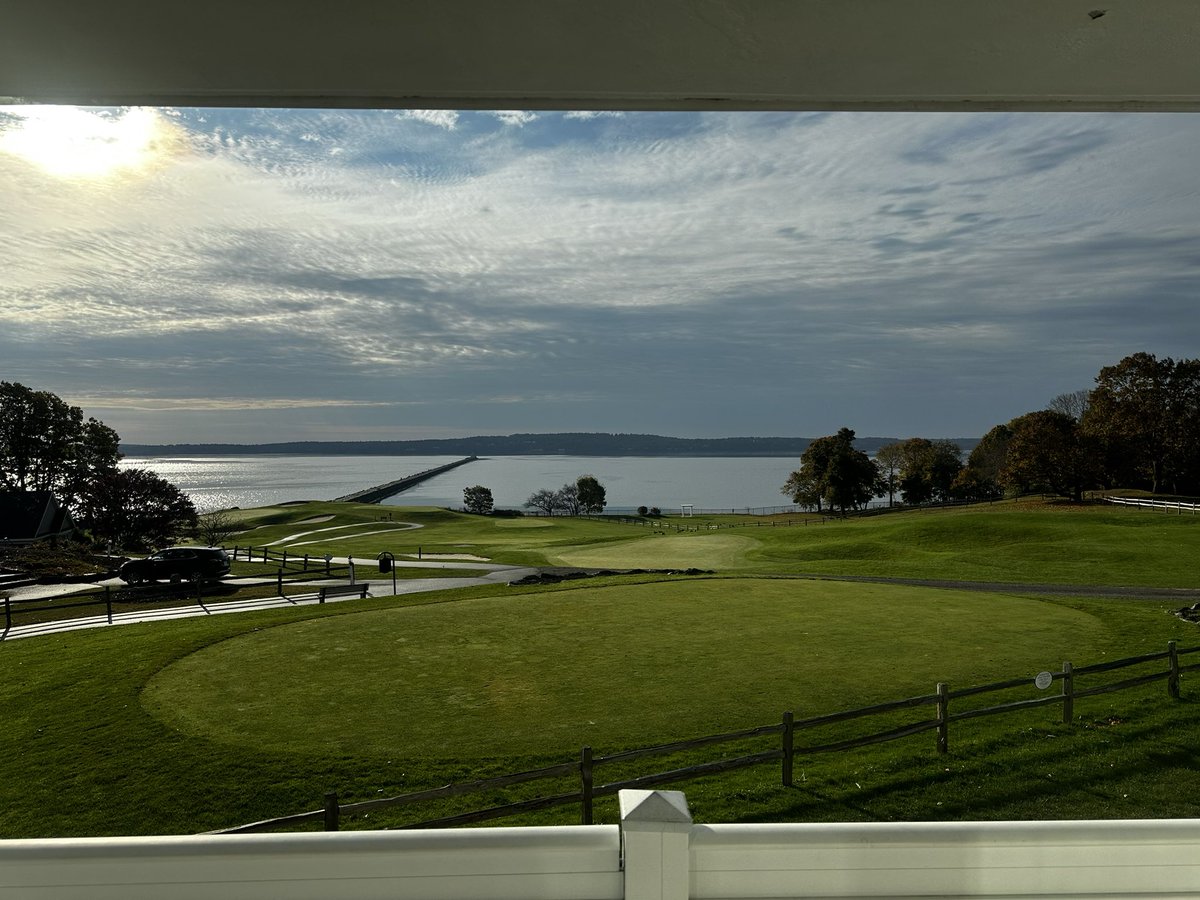 MrWillPE's tweet photo. WOW! What a good morning view to start the day! Do you think @maineahperd will let me present outside? #maineahperd #hotelroomview #nofilter #openphysed #gobegreat https://t.co/Khm0yMD01x