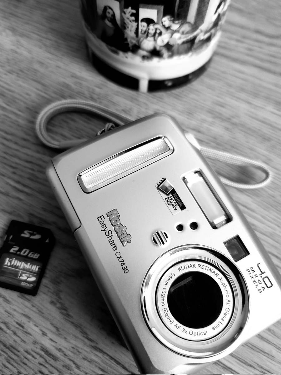 Bushmanphotog's tweet image. So I got into digicams. They&apos;re cool and they do have a distinct look because of the ccd sensor. However, I suppose they are good for uploading to the internet and for small prints, but I usually print large. 

#cameras #digicam #ccdsensor #kodak