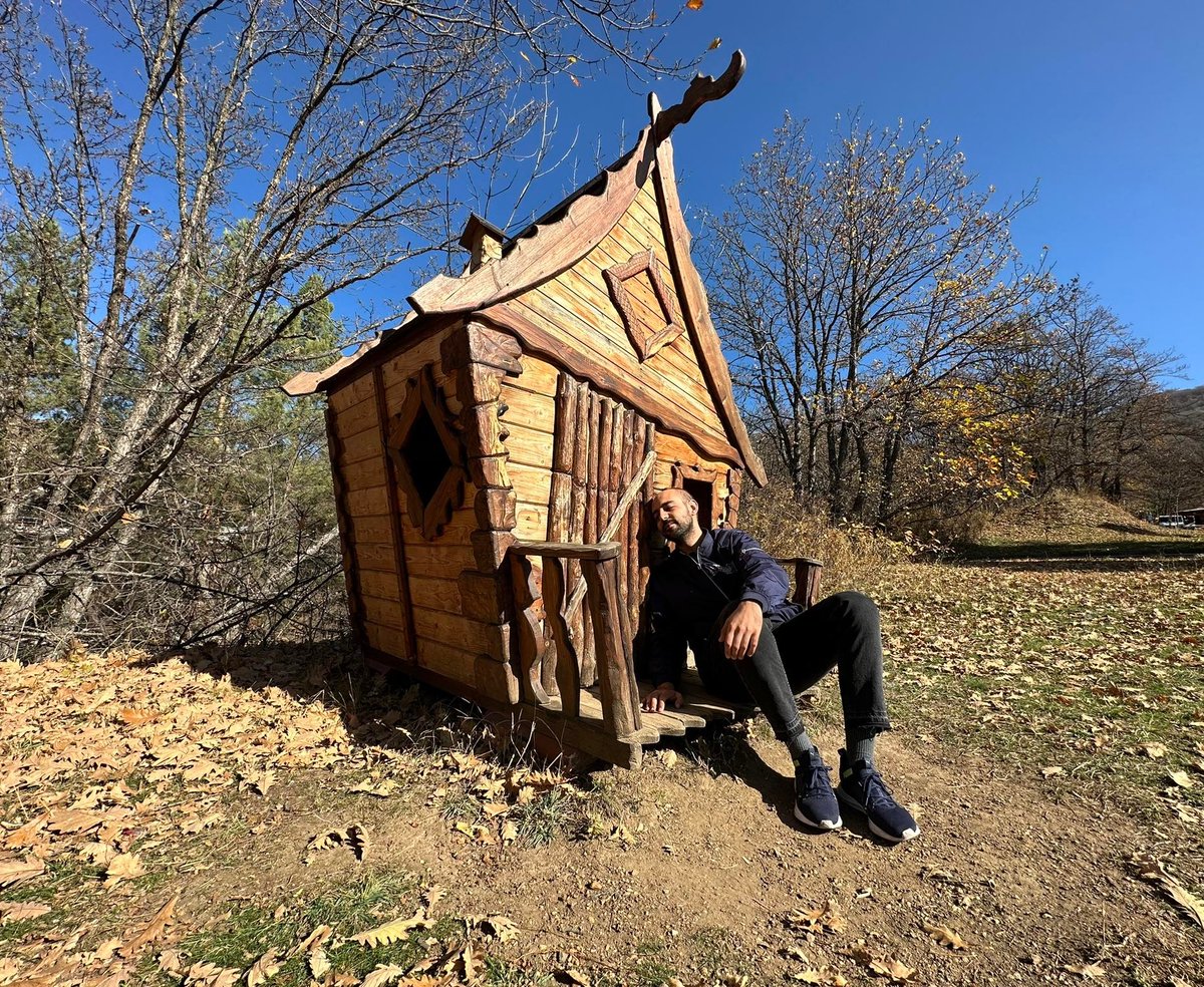 GogaBagh's tweet photo. Feeling homesick.
#Artsakh #homelessness #Missing https://t.co/VYqROlbO1q