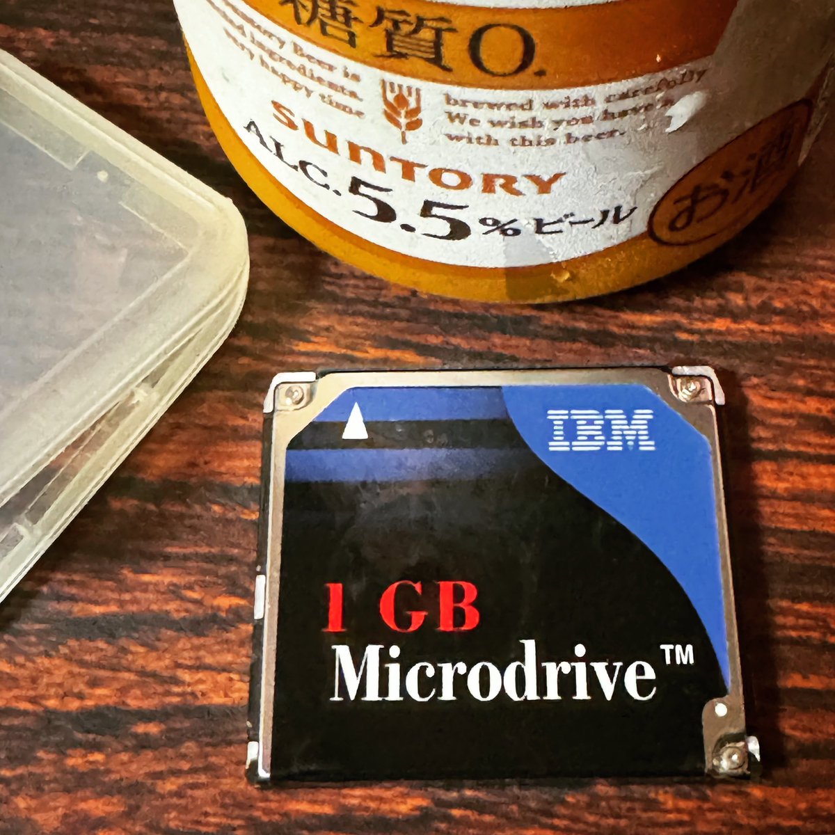 Nori_came's tweet image. マイクロドライブ1GB、
まだ持ってるはずだと探してみたら出てきた！
20年前、大活躍してた、CFサイズのHDDです。
動くのか？
振るとカチカチと音するからまだ生きてるはず、たぶん。

#microdrive #ibm