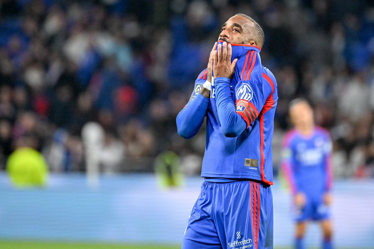 Après 10 journées de Ligue 1, 𝗹’𝗢𝗟 𝗻’𝗮 𝘁𝗼𝘂𝗷𝗼𝘂𝗿𝘀 𝗽𝗮𝘀 𝗴𝗮𝗴𝗻𝗲́ cette saison. 😨

✅ 0 victoire
🤝 4 nuls
❌ 6 défaites

👉 𝟰 𝗽𝗼𝗶𝗻𝘁𝘀 𝘀𝘂𝗿 𝟯𝟬 𝗽𝗼𝘀𝘀𝗶𝗯𝗹𝗲𝘀.

Les Lyonnais restent 𝗗𝗘𝗥𝗡𝗜𝗘𝗥𝗦 avec 𝟳 𝗣𝗢𝗜𝗡𝗧𝗦 𝗗𝗘 𝗥𝗘𝗧𝗔𝗥𝗗 sur la 15ème