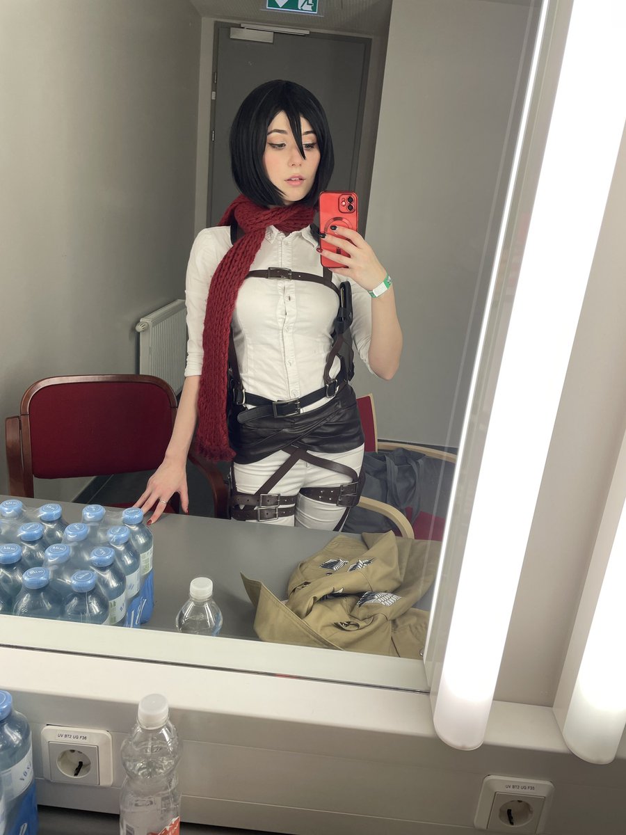PonNatsumi's tweet photo. Shinzou wo Sasageyo? 

#MikasaAckerman #aotcosplay #mikasacosplay #aotfinal #AttackOnTitan https://t.co/yyHVN9Uf7E