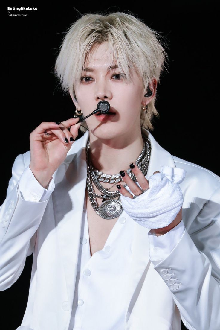 <a href="/kavrinaw/">ؘ</a> @heeseunyg Radit harap sehabis couturewell CD kita tetap bisa dekat dan tetap menjaga komunikasi ya, walaupun pertemuan kita terbilang singkat yaitu 40 hari tapi 40 hari bersama couturist bikin radit ngerasain yang namanya, bahagia, haru dan bangga karna udah mengenal kalian sejauh ini