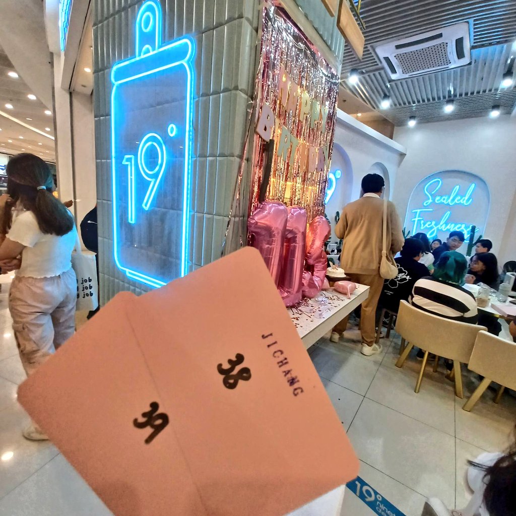 EricKai_Erin's tweet photo. HAPPY Q DAY! 🐿
Shots from today's Changmin event. Thank you @4EVERMY115 😊 
Again, I enjoyed spending time bonding with the deobis 🫶

©️ @juyeonmonamour
#4EVERMY115
#Our_youth_Q_HBD
#내_청춘_큐야_생일축하해 https://t.co/FqdRzqeHeE