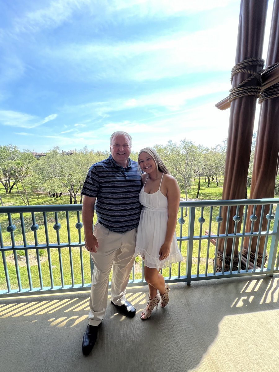 samcardinali_'s tweet photo. happy 50th birthday dad!! love you lots!! so glad i get to celebrate with you!! cheers to 50!! 🍻🎉 @bradleybbaby https://t.co/SRhwtlWuYV