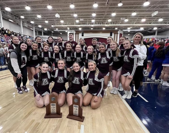 Blazer_High_Ath's tweet photo. Congratulations to our Cheerleading Team for qualifying for the KHSAA State Tournament!!! https://t.co/vWsjJ3DEBS
