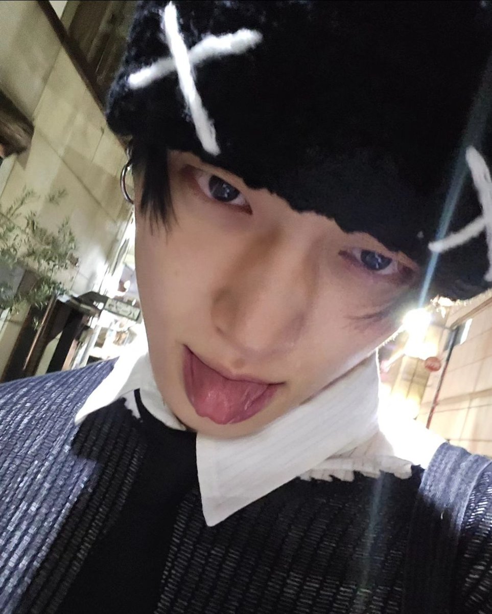 yeo__ma's tweet photo. 対面最高
握手はにぎにぎしかできなかったけど、
個サはちゃんと話せた〜🥰🥰
ヴィヴィアン衣装すきだから
2日目でよかった💞
次はMAMAあいにいくね~だいすき！
 #TXTミーグリ https://t.co/k0BGdpER9g
