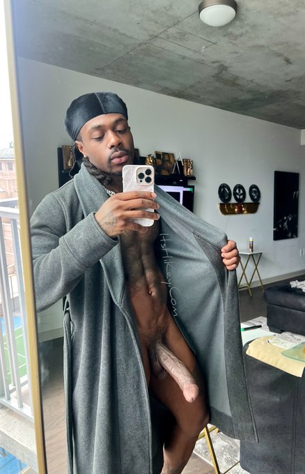 Does your man send nudes like this? 👀   Can I? 😋📲 https://t.co/YMbYsiQ6KI