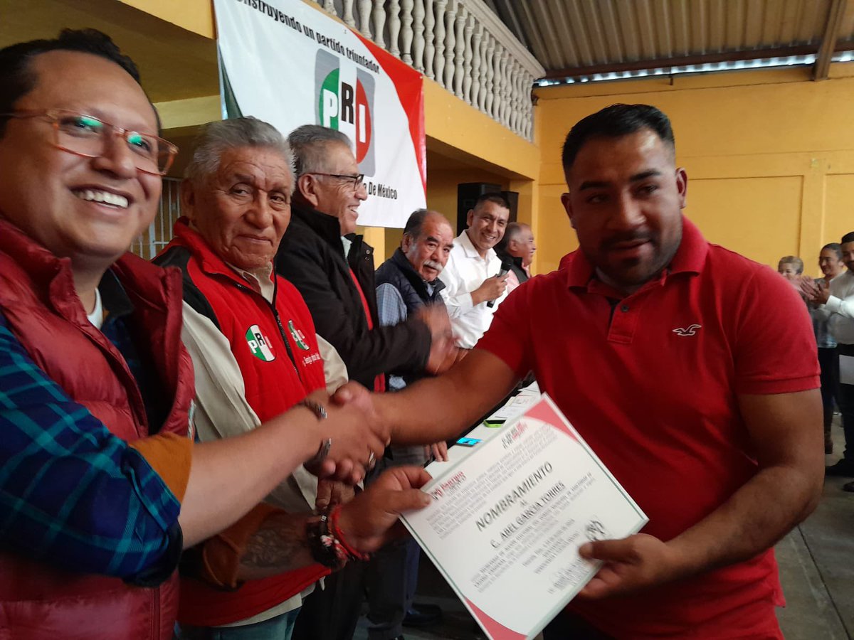 AntoniolemusJ's tweet photo. En compañía de nuestro CDE @pri_tlaxcala se les tomó protesta al CM del municipio de Sanctorum, que con mucha lealtad y compromiso trabajarán por las y los priistas del municipio. https://t.co/uh4Yn6s3Zm