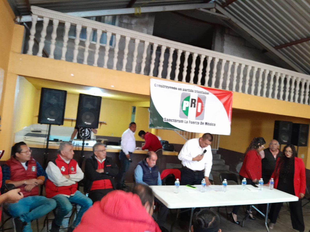 AntoniolemusJ's tweet photo. En compañía de nuestro CDE @pri_tlaxcala se les tomó protesta al CM del municipio de Sanctorum, que con mucha lealtad y compromiso trabajarán por las y los priistas del municipio. https://t.co/uh4Yn6s3Zm