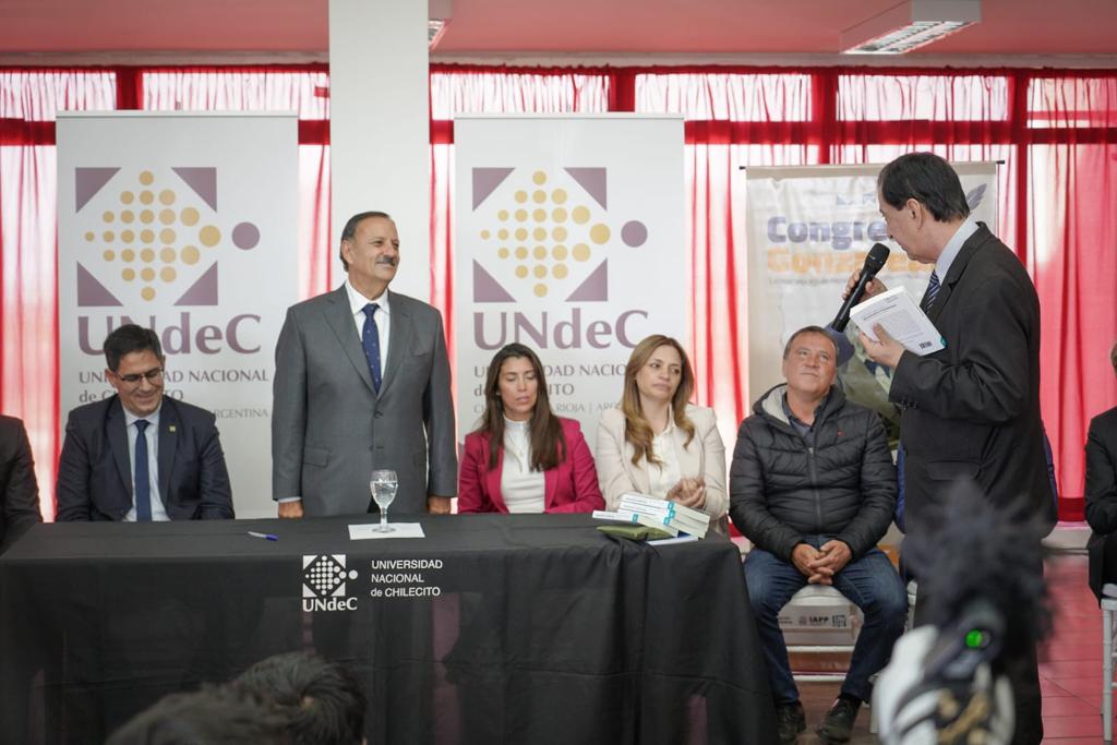 QuintelaRicardo's tweet photo. La @UNdeC cumple 20 años al servicio de los y las estudiantes de La Rioja brindando educación gratuita y de calidad para todas y todos los que eligen nuestra provincia para concretar sus estudios universitarios. 

En estos momentos de lucha en defensa de la educación pública, pongamos todo nuestro esfuerzo en proteger los logros alcanzados durante estos 20 años, y sigamos trabajando juntos para continuar formando nuevos profesionales que trabajarán por el futuro de nuestro país.