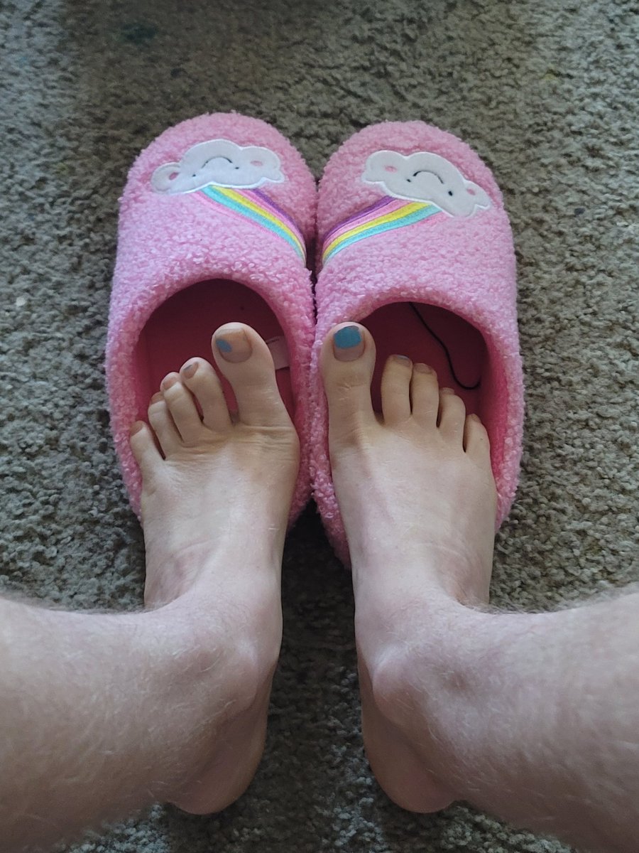 lilcheekyred's tweet photo. Buy me a manipedi? https://t.co/HrnDTRkkgZ