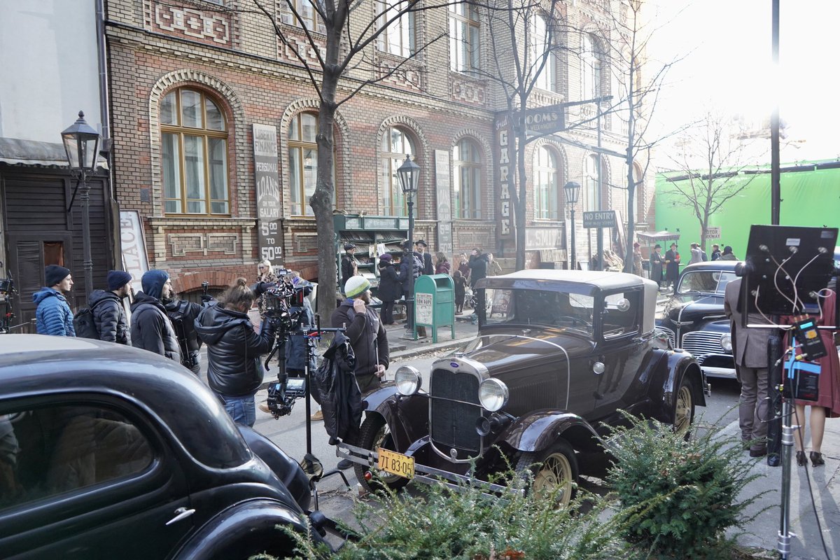 setareh_y's tweet photo. Check out the outstanding trailer of “The Performance” from the link below. リンクからトレイラーをご視聴いただけます。写真は撮影裏の様子。
https://t.co/Kt3z6yguzf… https://t.co/af42W3Gvfx