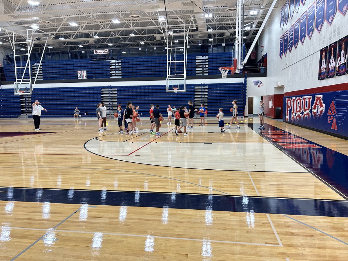 PiquaGirlsHoops's tweet photo. It’s now 9 am and we have four more high school girls shooting.  6 high school girls training 12 youth players!  ❤️ it!  Exciting times at Piqua!
#NewCulture https://t.co/9kIcDcMQfp