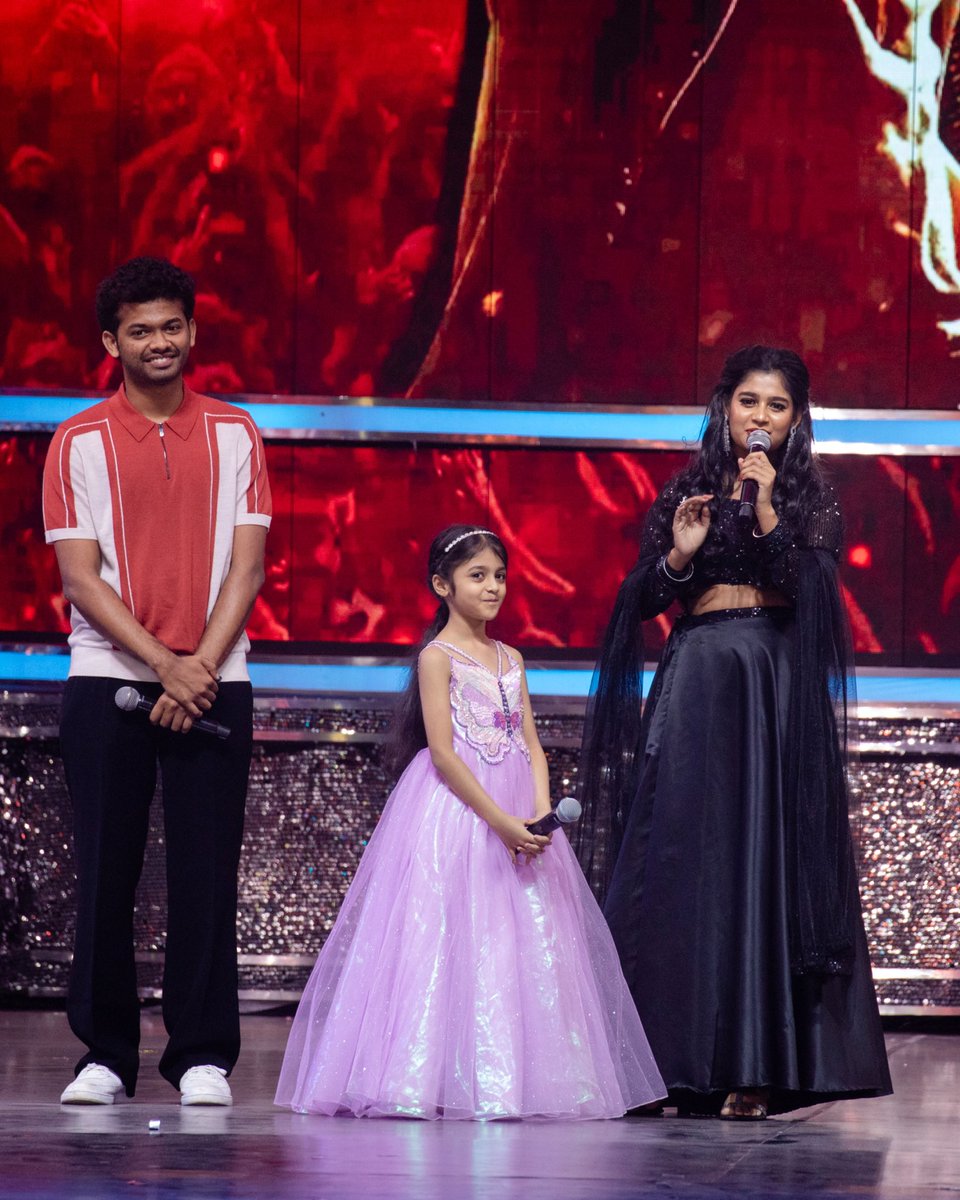 Siddhu and Chintu from the Leo family are on stage ❤️ The Roar Of #Leo - Bloody Sweet Victory 🔥 #Thalapathy @actorvijay sir @Dir_Lokesh @trishtrashers @anirudhofficial @duttsanjay @akarjunofficial @7screenstudio @Jagadishbliss @PharsFilm @ahimsafilms @GTelefilms @SitharaEnts…