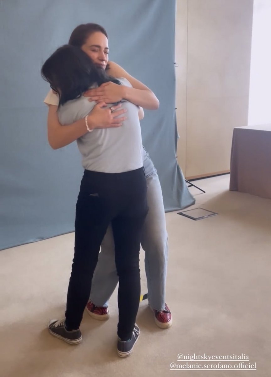 selndtroislaugh's tweet photo. My safe place, my safe person.
Thank you for the laughs, the hugs and the love. I love you beyond words, @MelanieScrofano 🩵
#ADayWith2 #WynonnaEarp https://t.co/wZbUNDCIGL