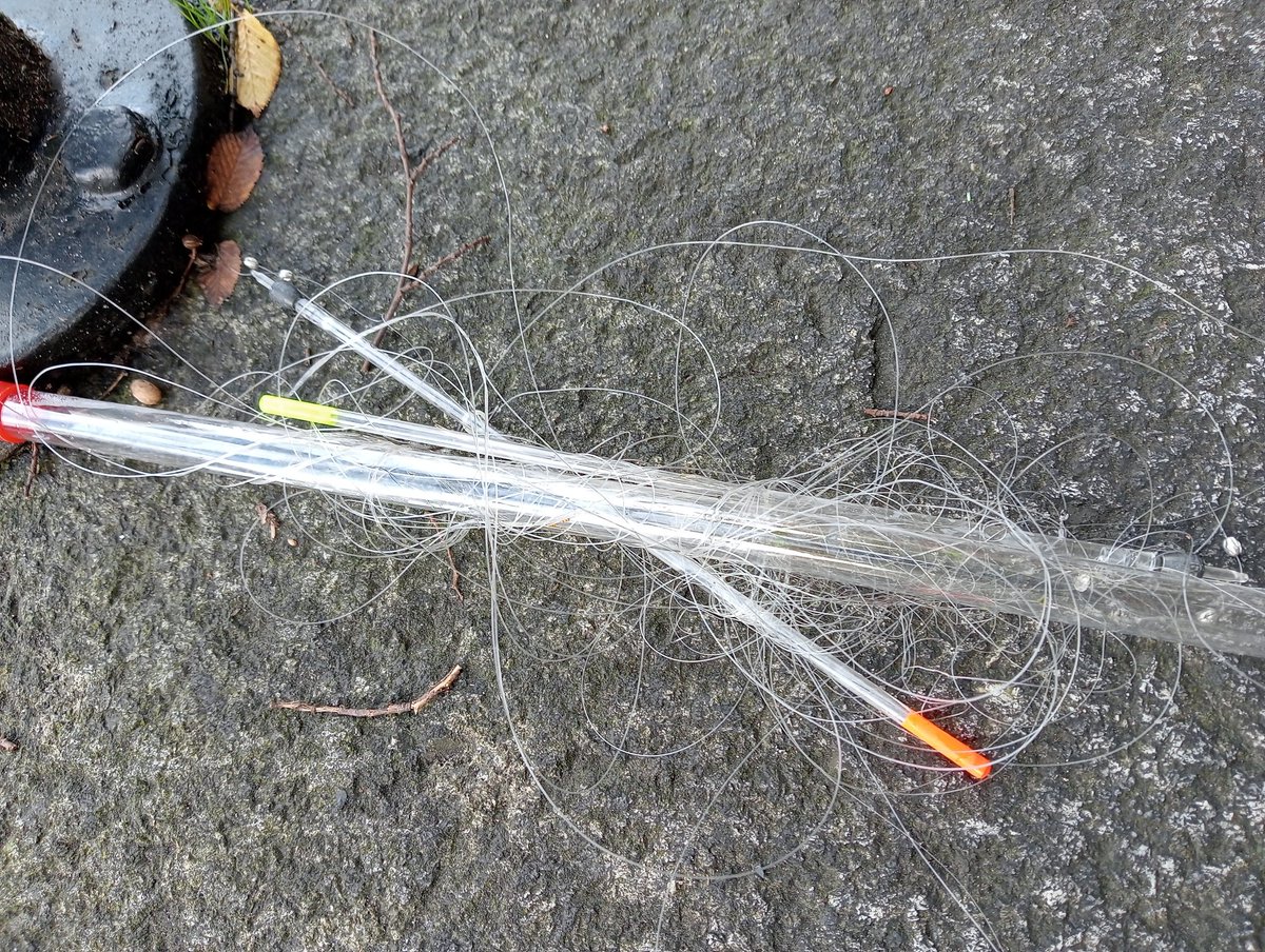 If you are coming to Salford Quays and Media City to fish... CLEAN UP YOUR TACKLE.

Fishing wire and hooks is devastating to wildlife and nature. For water birds an entanglement can often spell death.

I have just cleared up a bunch scattered all over.

#CleanUpTheQuays