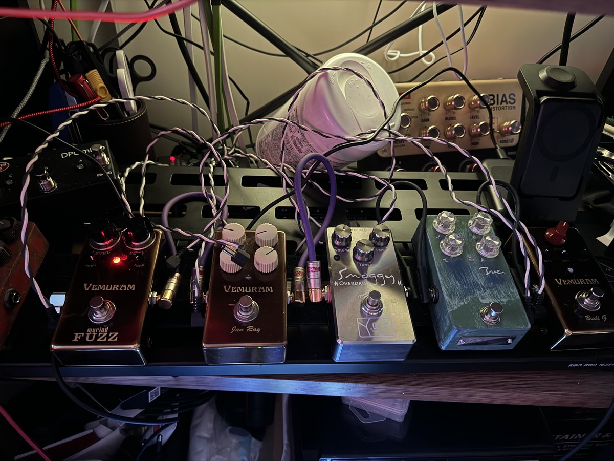 wadatk's tweet image. ちょいと組み替えた。
自宅にいるときには基本、コンパクトの方にルーティング。持ち運ぶときはTONEXPedalにルーティング。
TONEXPedalは好きなセッティングでCaptureしたのを使う方向で。
たまにはアンプモデルも使う笑
#FM9Turbo
#TONEXPedal