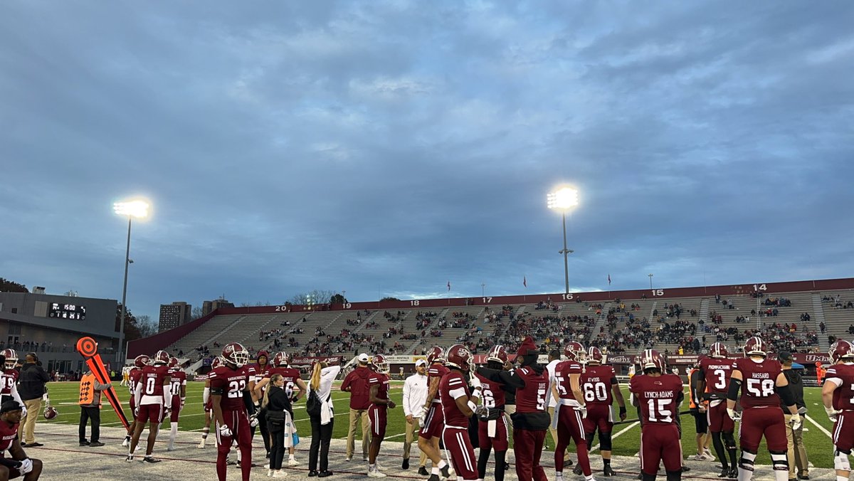 Cartercrete06's tweet photo. Had a nice homecoming day visit with @UMassFootball! https://t.co/tqHANKR8JI