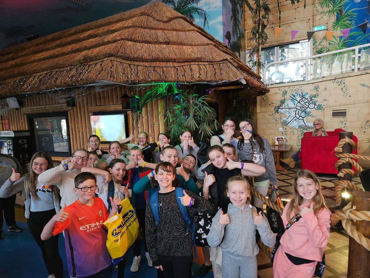 Having a blast! Our Senior Gang under 14 after show party is in full swing at the @SandcastleWater! Have fun everyone!