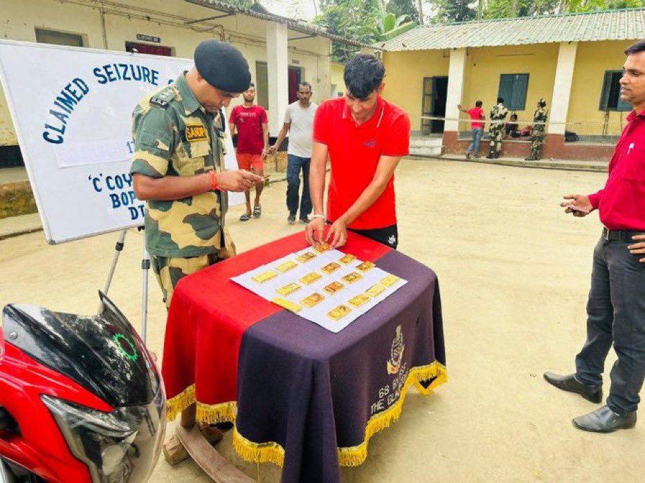 mysunil_'s tweet image. बीएसएफ जवानों ने बांग्लादेश सीमा पर सोने के बिस्कुट और प्रतिबंधित सामग्री के एक तस्कर से ज़ब्त किया।
#BSFAlert 
#IndiaBangladeshBorde