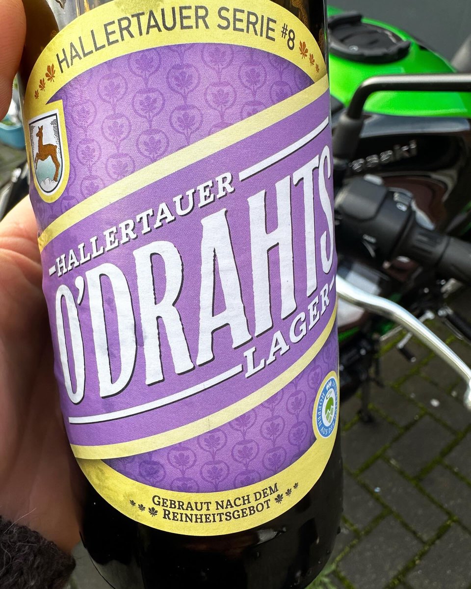 gummibierchen's tweet photo. #MotorradWinterschlaf-Vorbereitung mit Putzen &amp; #oDrahts #Lager von @urbanchestnut #Wolnzach 🍺#urbanchestnutbeer #urbanchestnutbrewery #bavarianbeer #urbanchestnut #germanbeer #deutschesbier #bierliebe #bierdurst #biertest #sonntagsbier #beerporn #beerlife #bierlust #bierglück https://t.co/vET84ZrE1n