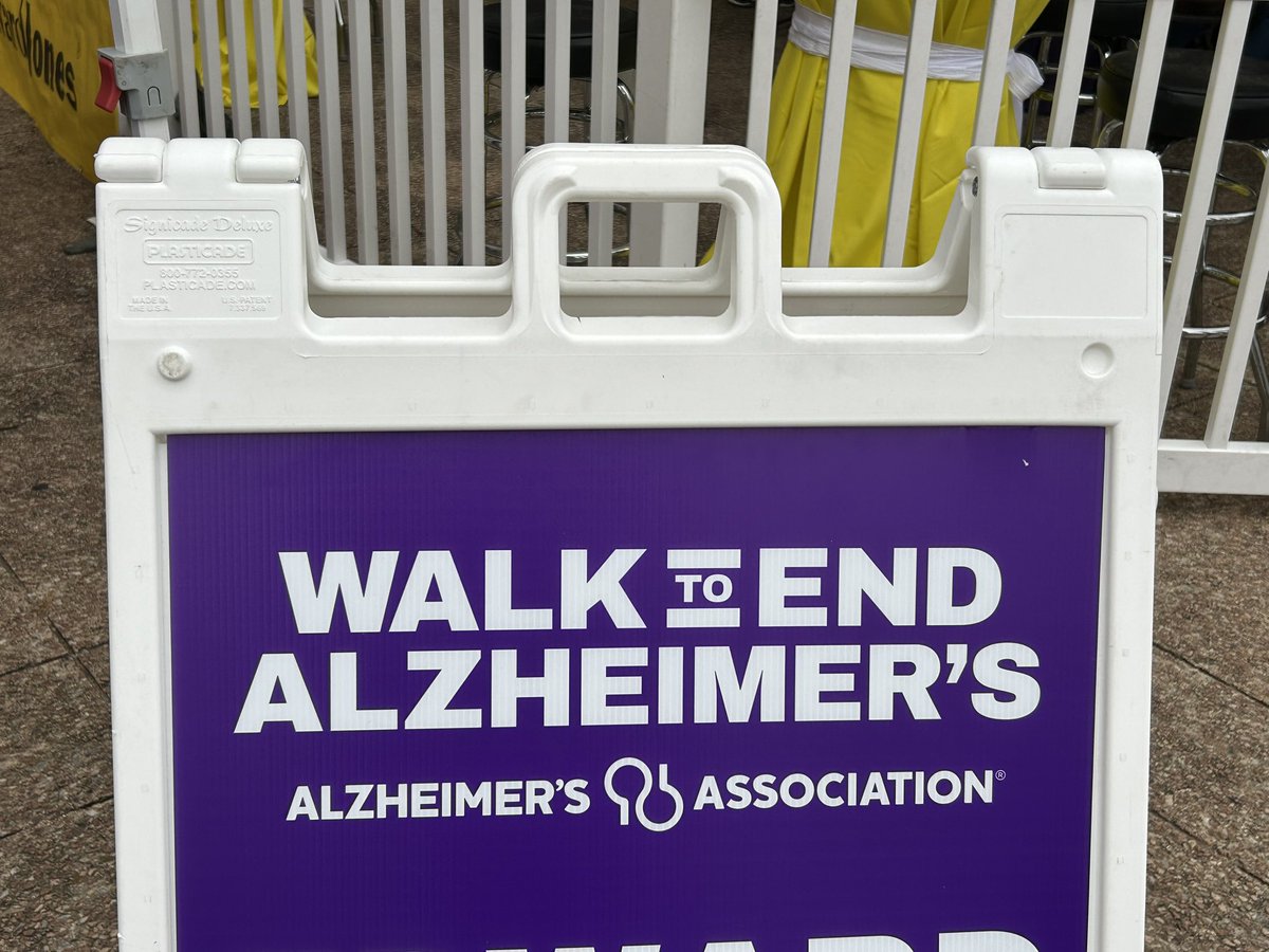 BowersForTexas's tweet photo. Honored to start my day yesterday by kicking off the Walk to End Alzheimer’s in Dallas with the @alzassociation and my colleague @VentonJonesTX #HB568 https://t.co/PpAQRTR0Es