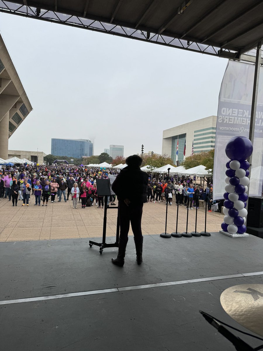 BowersForTexas's tweet photo. Honored to start my day yesterday by kicking off the Walk to End Alzheimer’s in Dallas with the @alzassociation and my colleague @VentonJonesTX #HB568 https://t.co/PpAQRTR0Es
