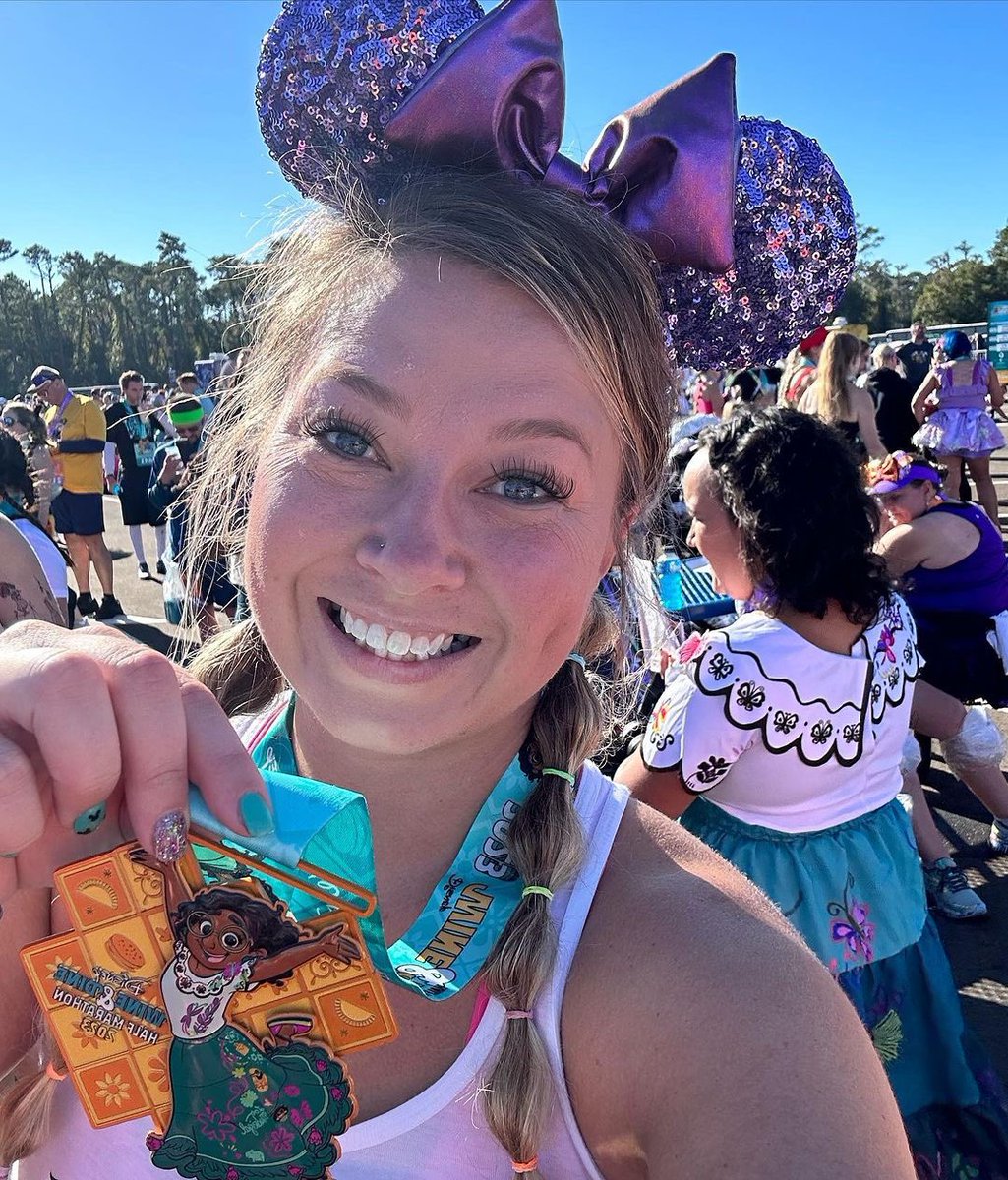 teamrundis's tweet photo. Congratulations Wine and Dine Half Marathon finishers! Today you were the strong ones! #TeamrunDisney #runDisney #WineDineHalf #TwoCourseChallenge
β’
πΈ @kelblair https://t.co/PfgcIcCejB