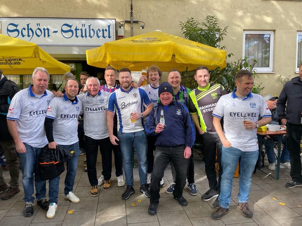 BuryFCWorldwide's tweet photo. Bury-fans in Germany to support TSV 1860 München! 🏴󠁧󠁢󠁥󠁮󠁧󠁿🤝🇩🇪

@TSV1860 #TSV1860 #BuryFC #ShakersWorldwide https://t.co/c9hOgLCvDp