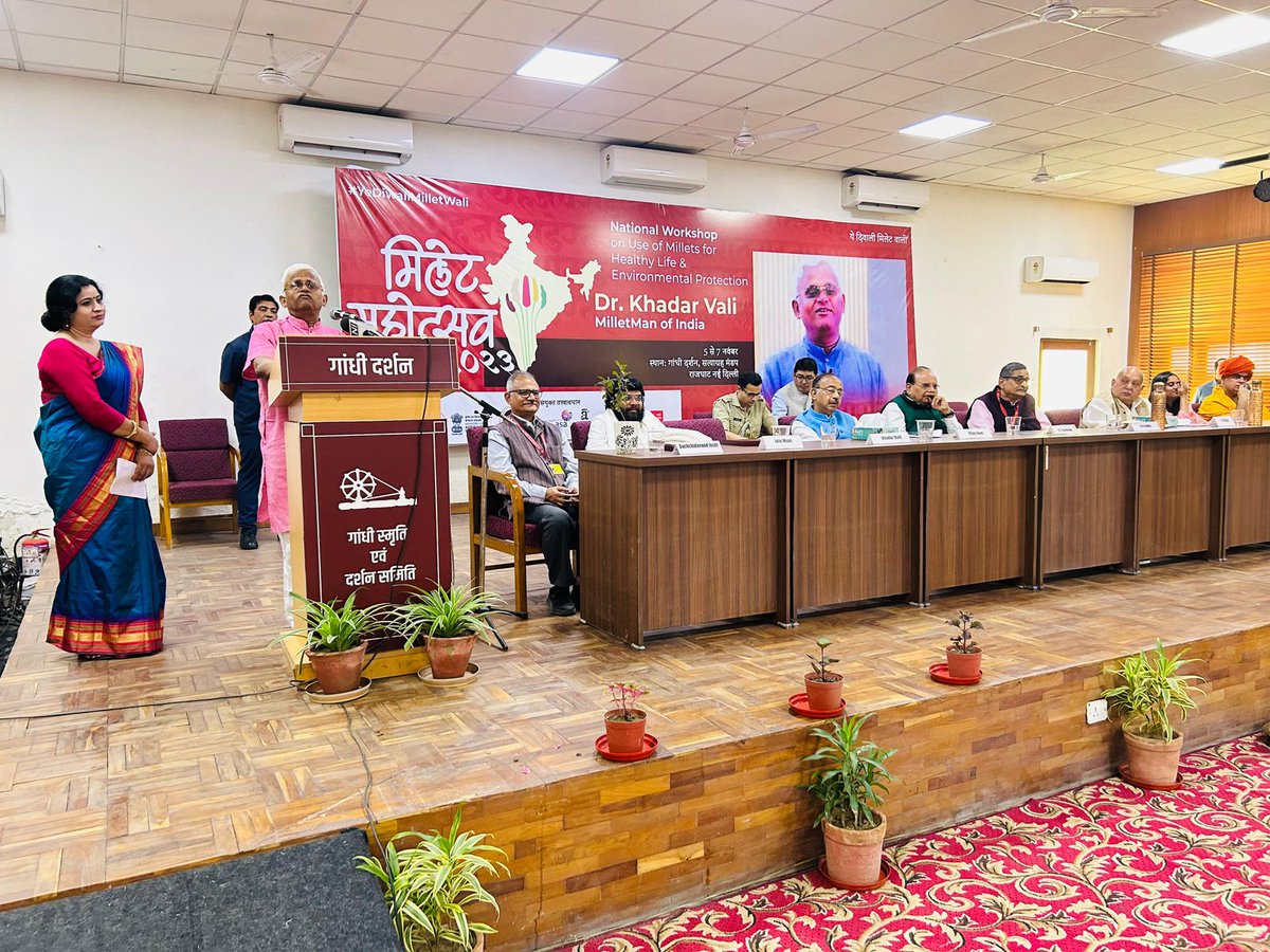 IYM2023's tweet photo. At ‘Mega Millets Festival’ held at Satyagrah Mandal Rajghat, today, Dr. Khadar Vali, also known as 'Millet Man' of India, discussed ‘corporatization’ of meals &amp; the importance of revisiting heritage grains like Millets to combat lifestyle diseases. 
#YeDiwaliMilletWali #IYM2023 https://t.co/fBWJTAWeqN