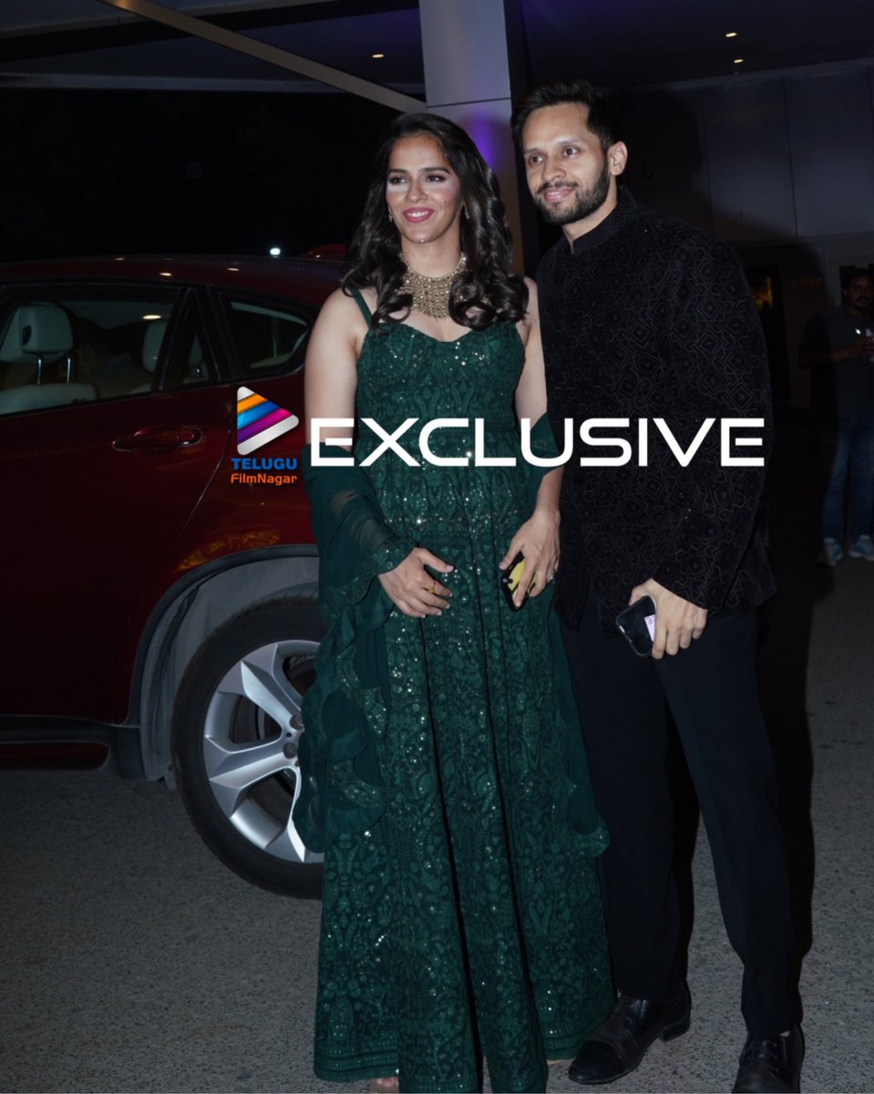 #TFNExclusive: Yuvasamrat #NagaChaitanya & Badminton Champion #SainaNehwal get snapped at #VarunLav’s reception!!📸

#VarunTej #LavanyaTripathi #TeluguFilmNagar