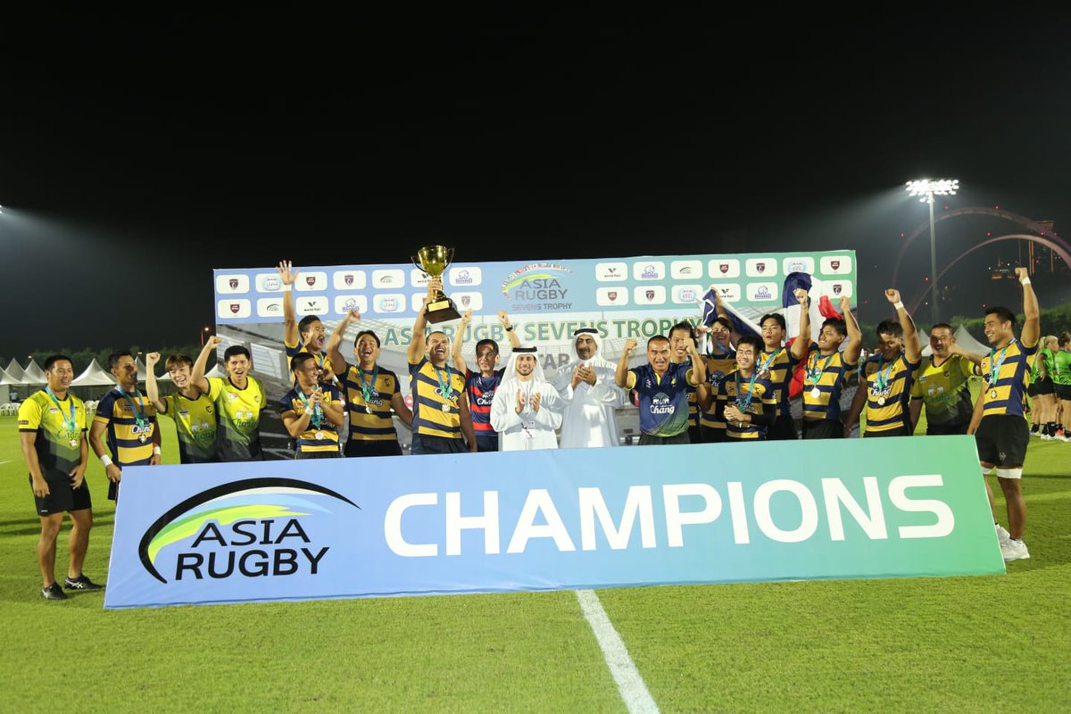 asiarugby's tweet photo. Thailand Men's Team wins Gold Medal! 🥇
#closingceremony
Asia Rugby Sevens Trophy 🏆 Day 2 - Finals
🇦🇫🇧🇭🇬🇺🇮🇳🇮🇷🇮🇶🇯🇴🇰🇿🇰🇬🇲🇳🇳🇵🇵🇰🇶🇦🇸🇦🇹🇭🇦🇪🇺🇿
📍Onazia Training Pitch, Doha
#asiarugby #ARST #Qatar7s #Rugby7s https://t.co/Krhm3FK3hL