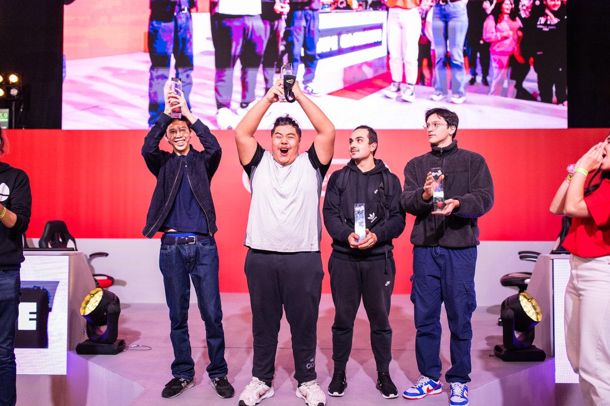 Et voici les gagnants des derniers tournois de la #NintendoPGW, félicitations à eux 👏
Merci à toutes et à tous d'avoir participé aux tournois quotidiens durant l'ensemble du salon !