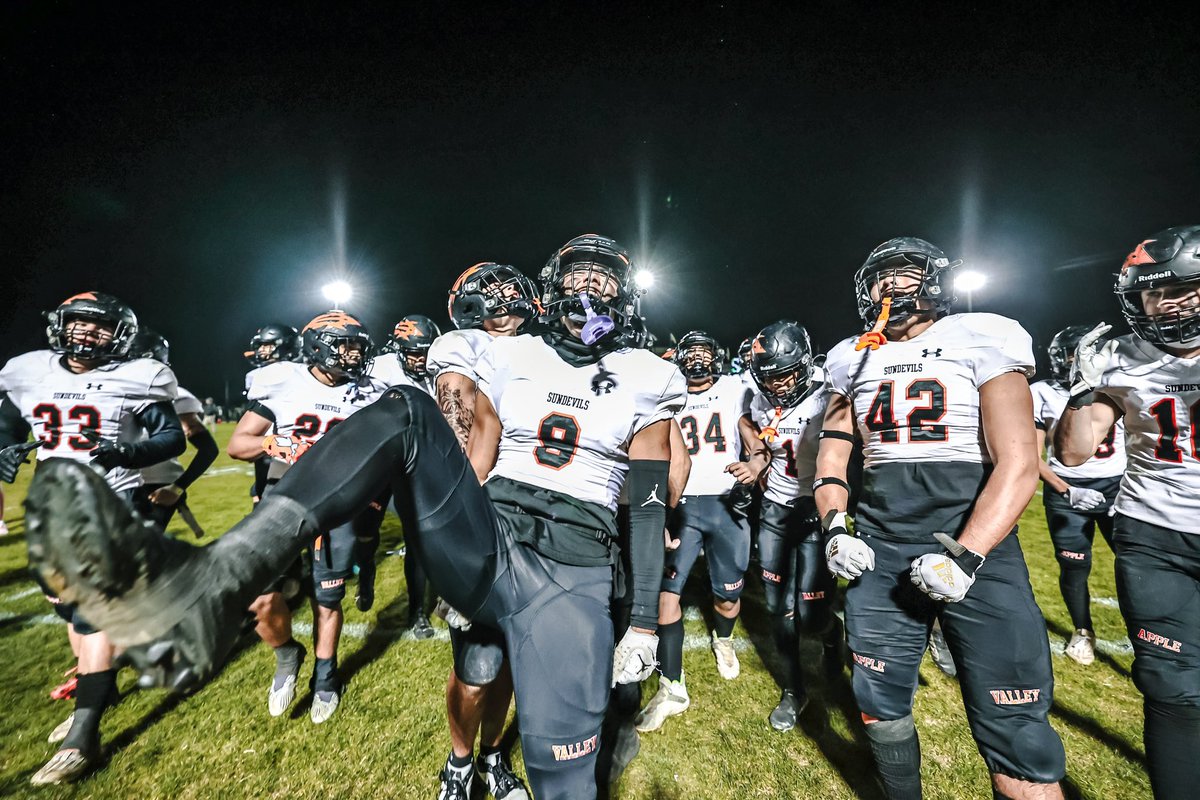 AVSunDevilFB's tweet photo. Pics are in 🔱
📸 : @ryanssportswatch
•
#GoDevils #CIFSS #SunDevilPrideIsContagious #MRL #SoCal #Linemen #OLine #OffensiveLineman #Defense #TackleFootball #D5 #Bleechr #Hudl #HighSchoolFootball #DoRight #DoYourBest #DoUntoOthers @avhs_news @AVUSD @cifss @cifsstaylor https://t.co/wGvhX0n87P