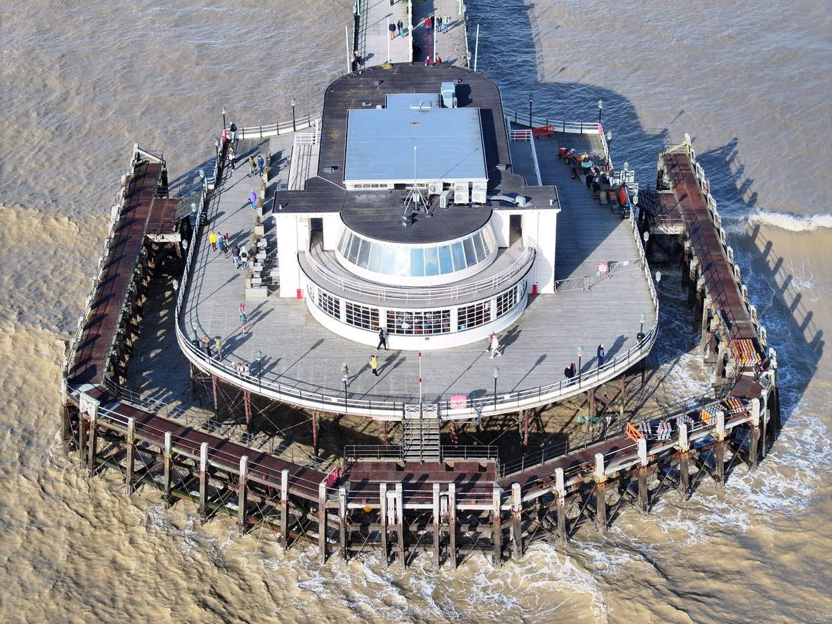 brightonsnapper's tweet photo. Worthing Pier today https://t.co/UWNzZ9kt1u