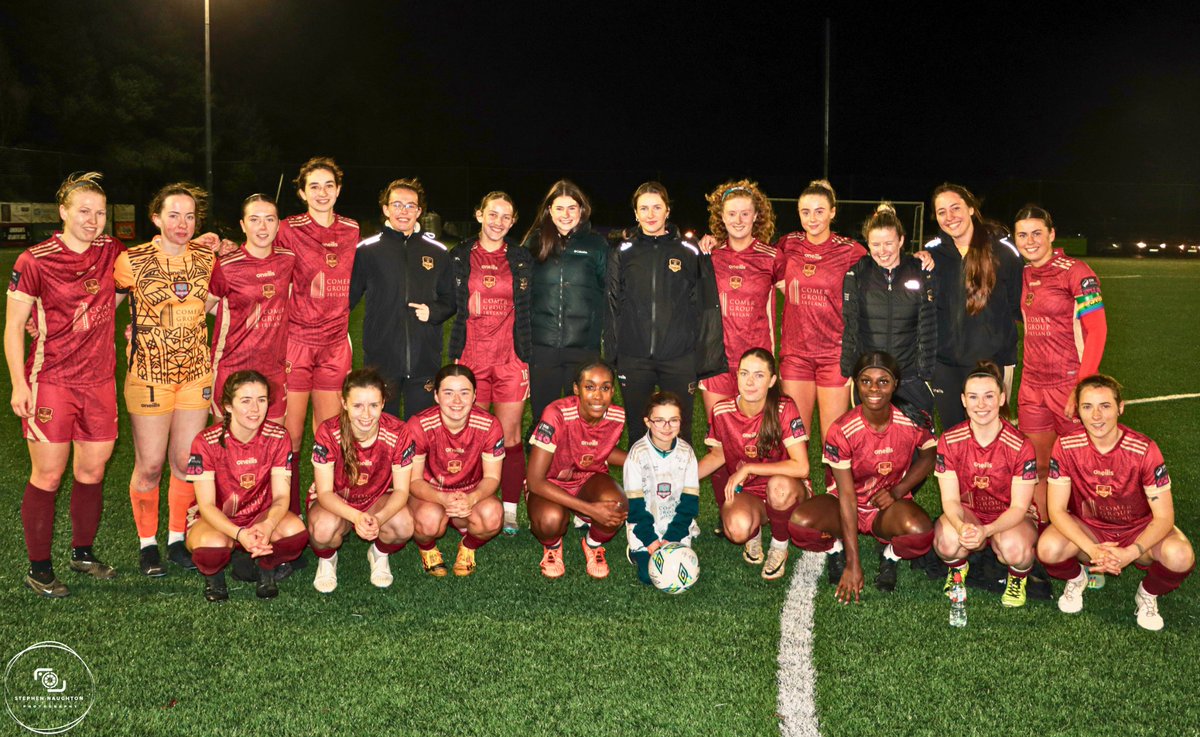 The @GalwayUnitedFC squad pose for a picture with the match mascot following their victory over @peamountutd last night in Drom in the @LoiWomen!