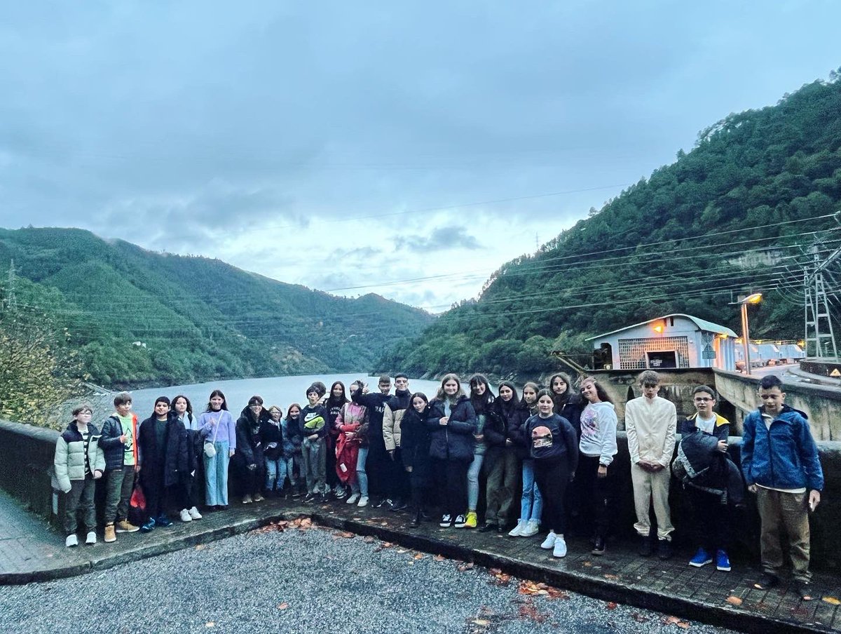 cienciaocruce's tweet image. Arriving in Os Peares with 1st year secondary school students to enjoy #digitalweek. Foreign language immersion and STEM activities in a wonderful environment. We hope it will be a great experience for everyone. Here we go! 💪🏻💪🏻🤗🤗